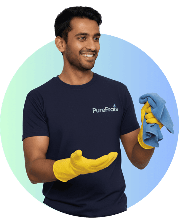 Nettoyeur professionnel souriant